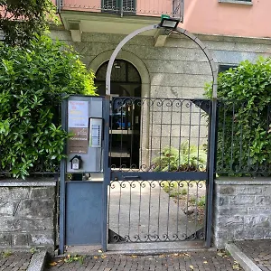 Gira Guest house